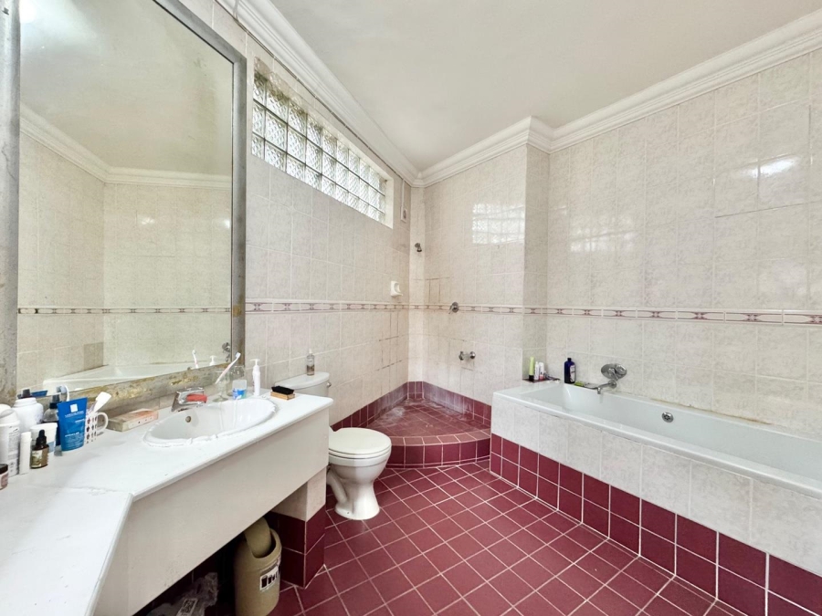 6 Bedroom Property for Sale in Walmer Estate Western Cape